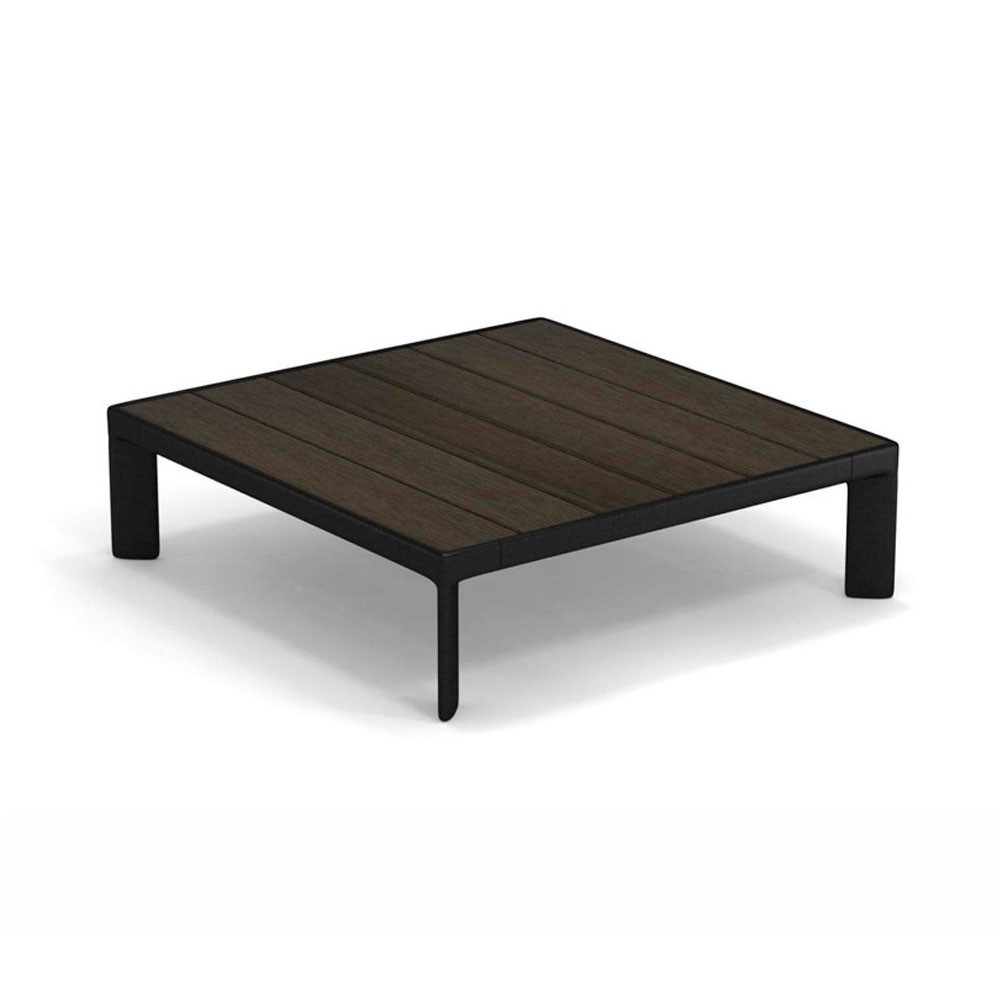 Mesa baja Tami ideal para espacios exteriores de Emu.