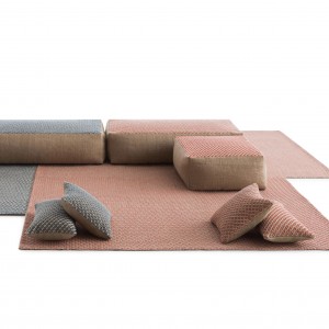 Cojín cuadrado Raw Pink de GAN. Alfombras modernas.