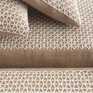 Puf Raw Small White de GAN. Alfombras modernas.