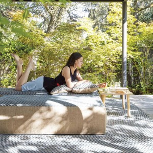 Puf Raw Small Blue de GAN. Alfombras modernas.