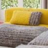 Cojín Mangas Plait Amarillo de GAN. Alfombras y cojines modernas de lana.