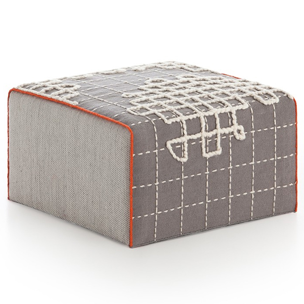 Puf Small Bandas A Grey de GAN. Puf pequeño de sistema modular para el hogar.