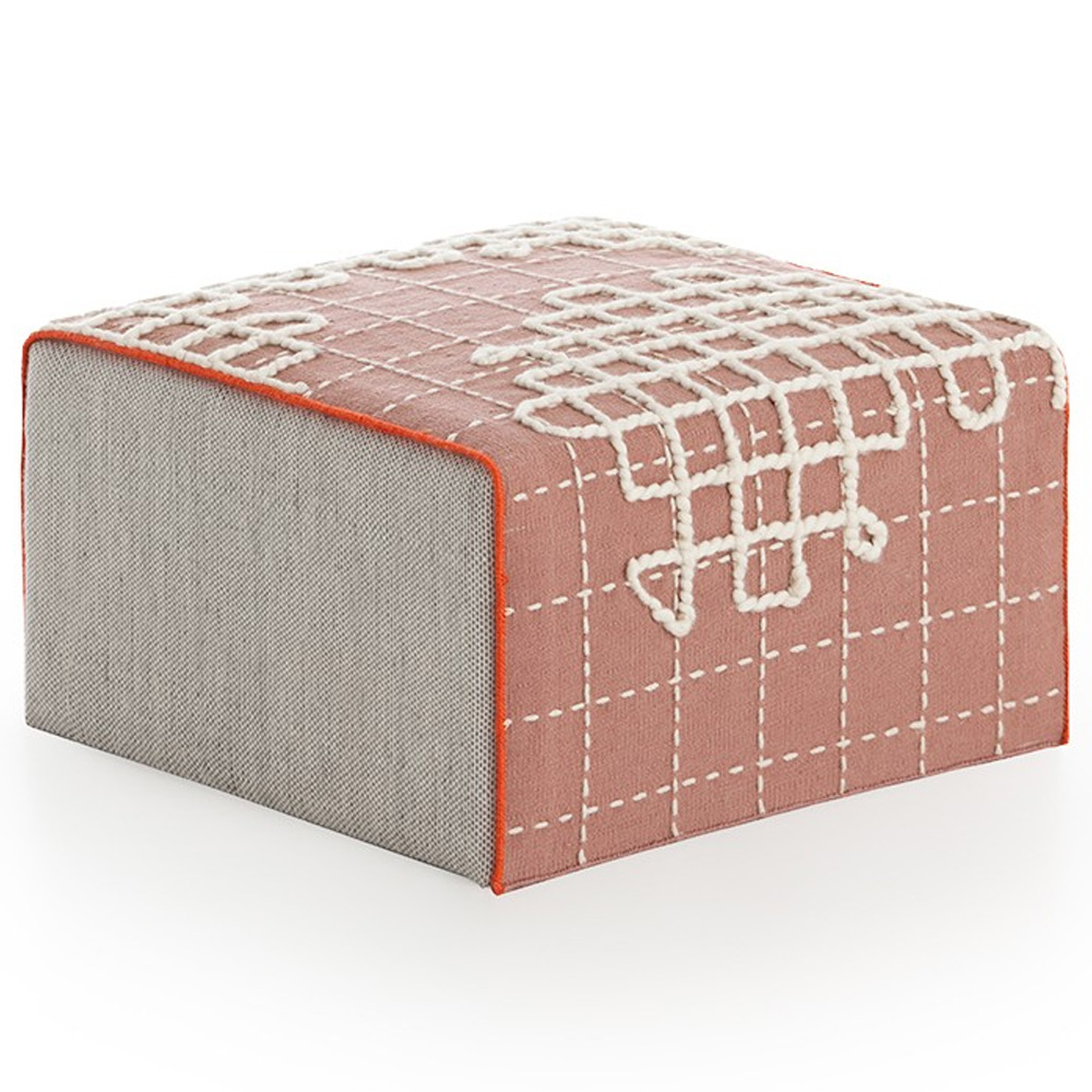 Puf Small A pink de GAN. Puf pequeño de sistema modular para el hogar.