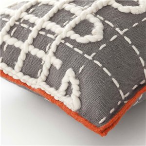 Cojín Bandas A Grey de GAN. Colección de alfombras y cojines modernas.