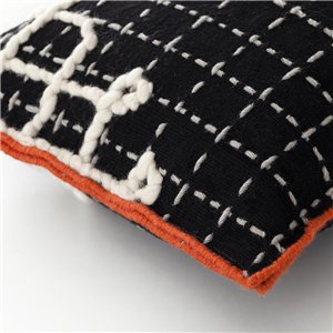 Cojín Bandas D Black de GAN. Colección de alfombras y cojines modernas.