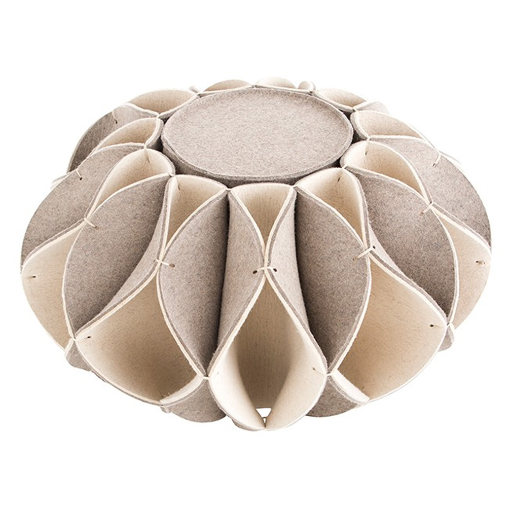 Puff High Ruff Beige de GAN.  Alfombras y puffs de fieltro de diseño moderno.