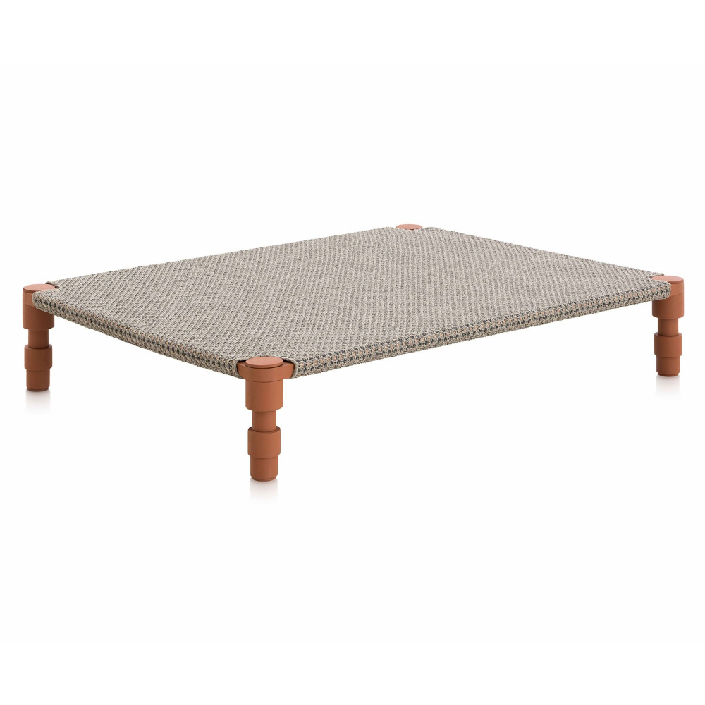 Cama Doble Indian Gofre terracotta de GAN. Cama exterior de diseño moderno.