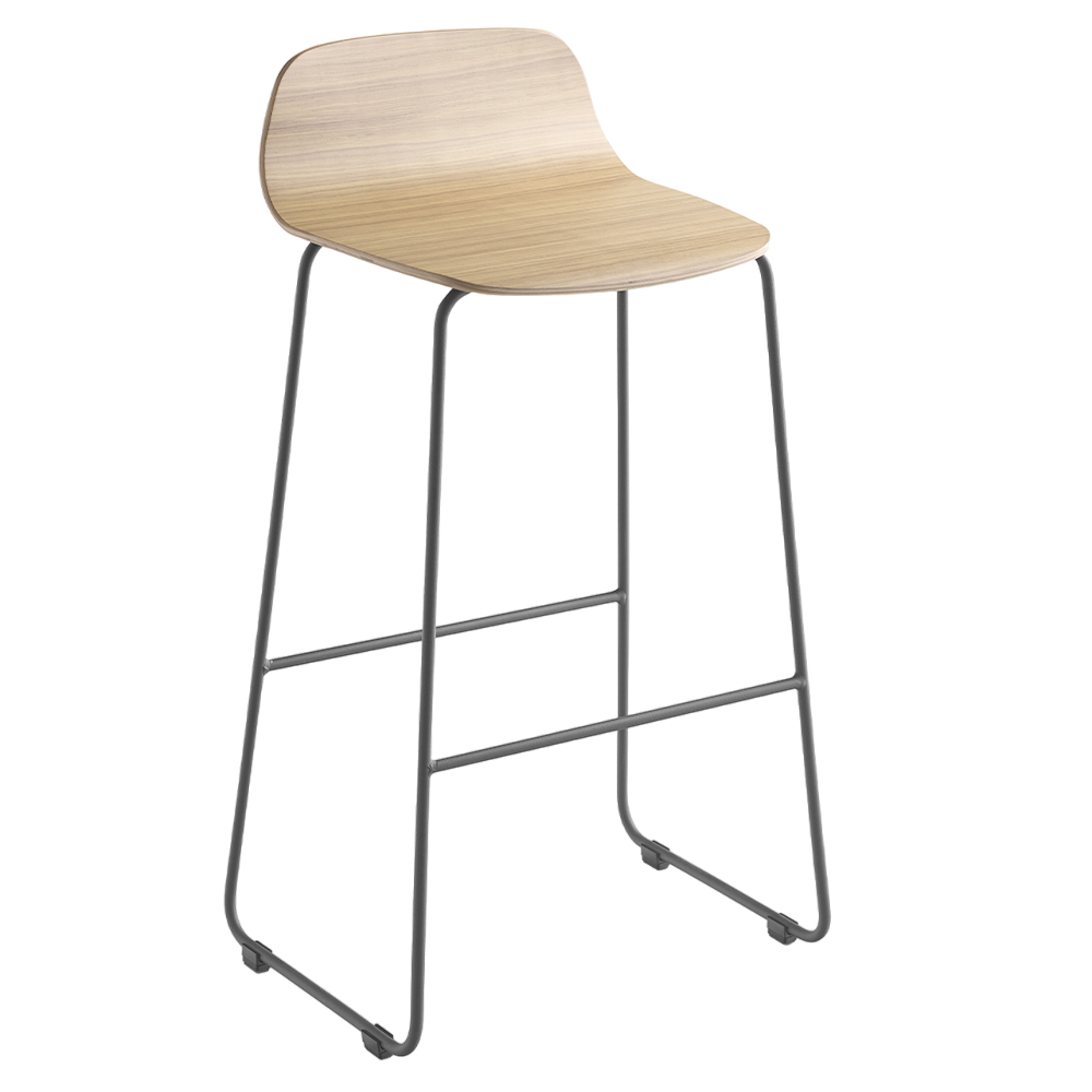 Taburete Bisell metal con respaldo de Treku.