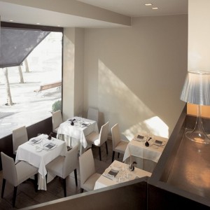 Silla comedor New Anna versión respaldo alto y bajo de Andreu World