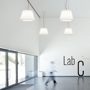 Lámpara Suspensión Brigit de ArkosLight. Lámpara suspensión LED de polietileno.