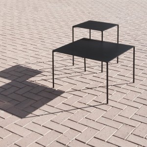 Mesa auxiliar Trazo exclusiva y versátil para interiores de Kendo.