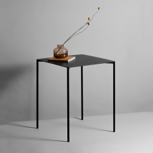 Mesa auxiliar Trazo exclusiva y versátil para interiores de Kendo.