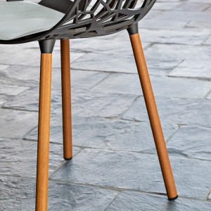 Sillón Iroko Forest ideal para ambientes exteriores de Fast. Sillones para terrazas.