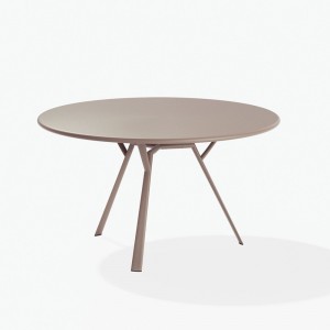 Mesa redonda Radice Quadra perfecta para ambientes exteriores de Fast.