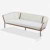 Sofá Ria con elegante diseño moderno perfecto para ambientes exteriores de Fast.