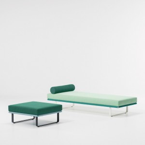 Pouf L pies de aluminio para exteriores de la colección Bitta de Kettal.