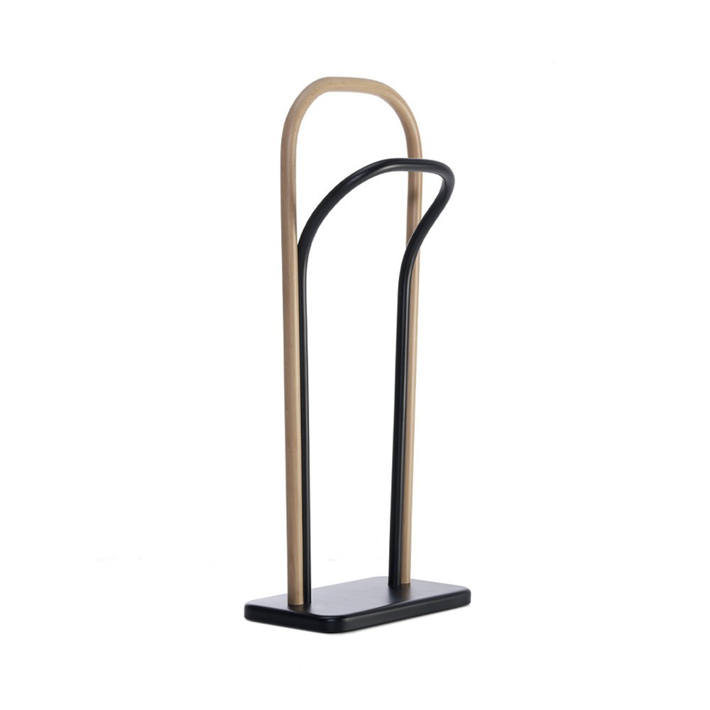 Galán de noche Arch de GTV Thonet Vienna. Percheros para ambientes domésticos.