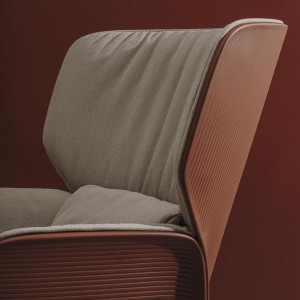 Butaca Nuez Andreu World. Diseño moderno y elegante ideal para contract.