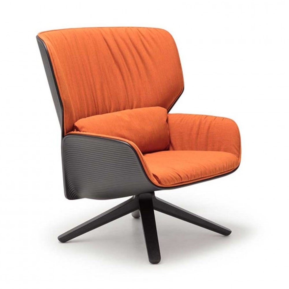 Butaca Nuez madera Andreu World. Diseño elegante ideal para contract.