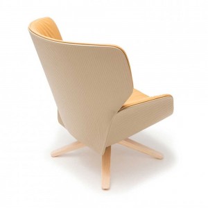 Butaca Nuez madera Andreu World. Diseño elegante ideal para contract.