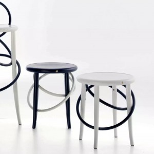 Taburete bajo Cirque two tone de GTV Thonet Vienna. Sillas, taburetes y sillones.