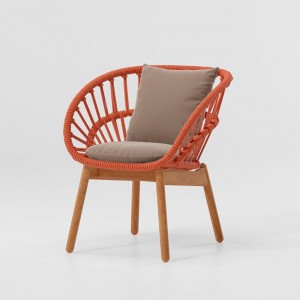 Sillón comedor exterior pies de teca con cuerdas Bela Rope colección Cala de Kettal.