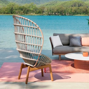 Sillón Club exterior pies en teca respaldo alto colección Cala de Kettal.