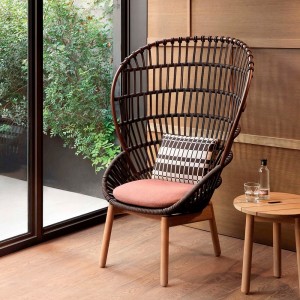 Sillón Club exterior pies en teca respaldo alto colección Cala de Kettal.