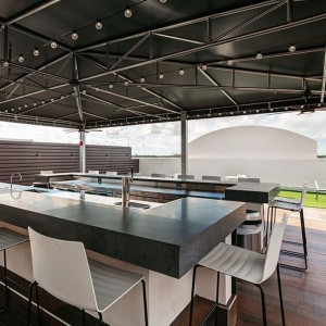 Taburete Flex Andreu World. Sillas modernas ideales para exteriores.