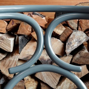 Butaca Brezel de GTV Thonet Vienna. Sillas de madera con asiento tapizado.