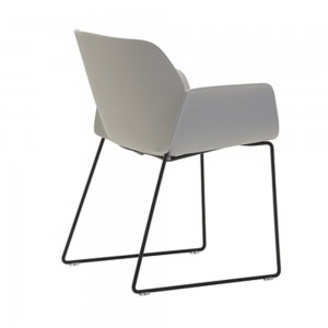 Silla Nuez patín Outdoor Andreu World ideales para exteriores.