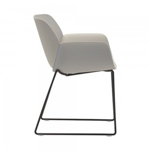 Silla Nuez patín Outdoor Andreu World ideales para exteriores.