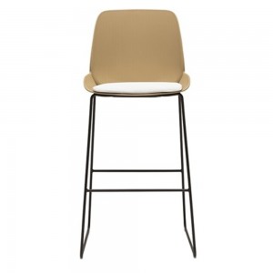 Taburete Nuez respaldo Outdoor Andreu World diseño ideal para exteriores.