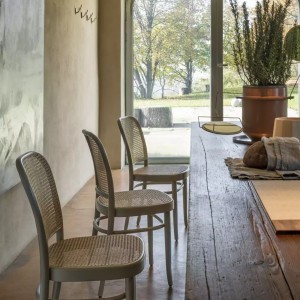 Silla N. 811 Rejilla de GTV Thonet Vienna. Clásica silla de diseño de salón.