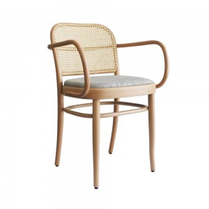 Sillón N. 811 Tapizado de GTV Thonet Vienna. Clásico sillón de diseño de salón.