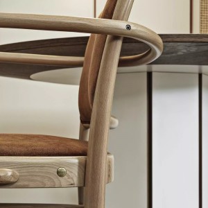 Sillón N. 811 Tapizado de GTV Thonet Vienna. Clásico sillón de diseño de salón.