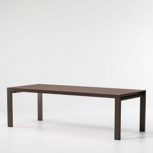 Mesa extensible 8 a 12 personas aluminio, colección Landscape de Kettal.