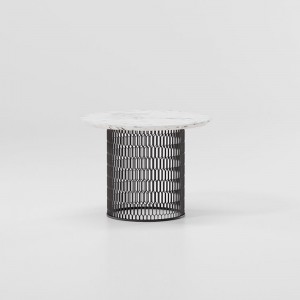 Mesa auxiliar Ø60 exterior con base en aluminio colección Mesh de Kettal.