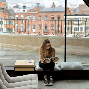 Mesa Auxiliar Monolit de Ethnicraft. Muebles modernos para salón y contract.