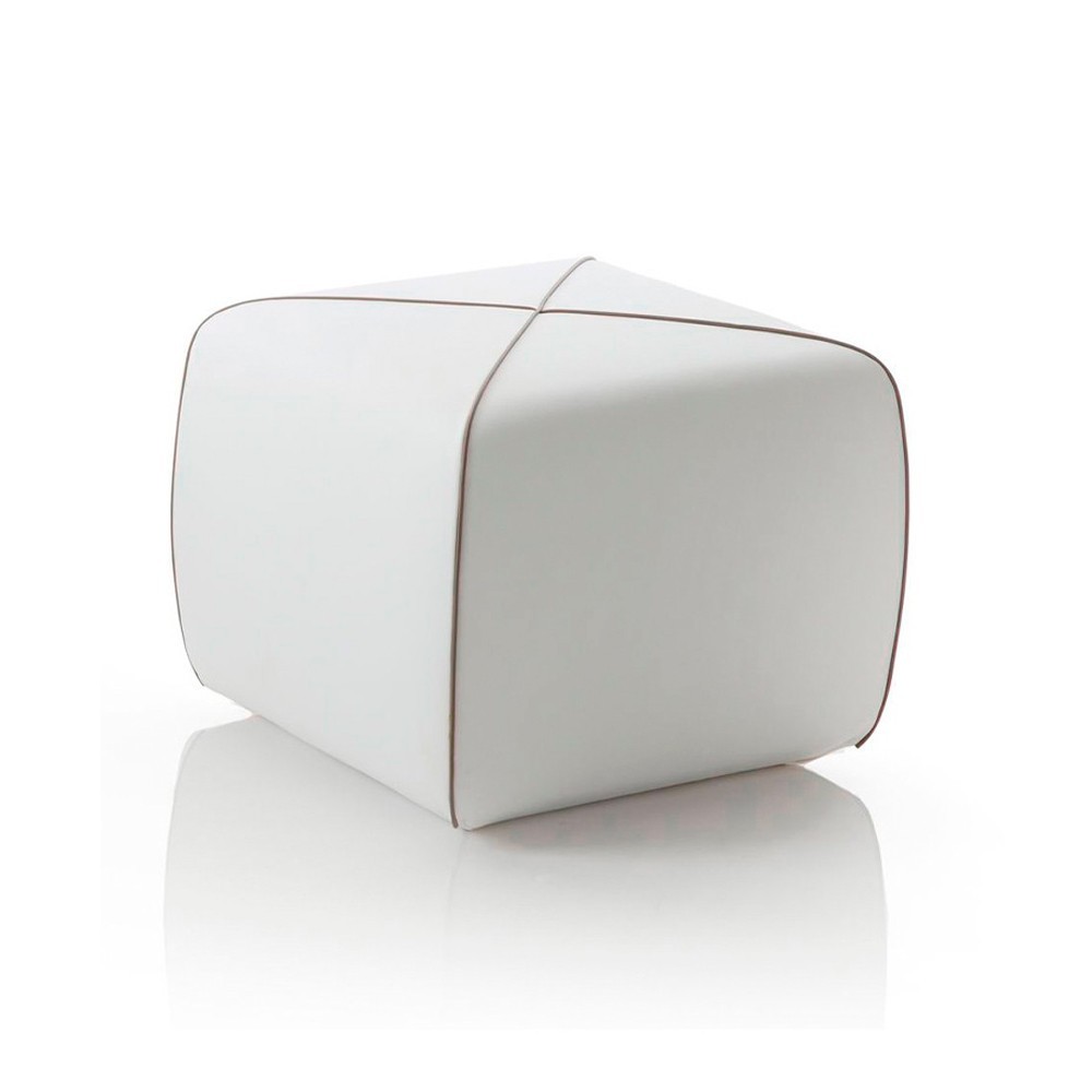 Pouf Crossed de B-Line. Muebles y complementos de exterior e interior.