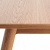 Mesa Tran Tran de B-Line.  Mesas, sillas, poufs de exterior e interior.