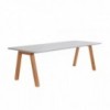 Mesa Tran Tran de B-Line.  Mesas, sillas, poufs de exterior e interior.