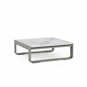 Mesa Flat Baja de Gandía Blasco. Mesa moderna para exterior de aluminio.