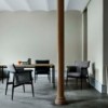 Silla E005 Embrace Chair en tela de Carl Hansen and Son. Sillas de diseño.