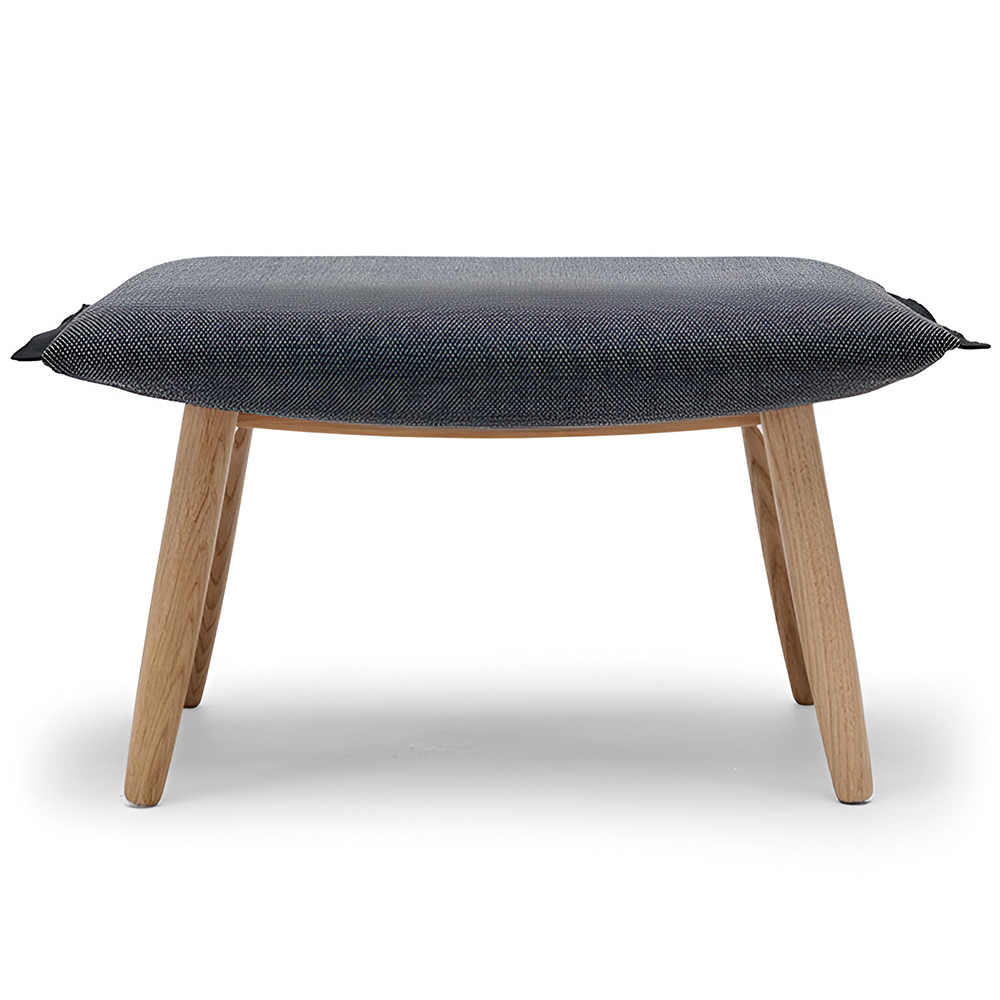 Reposapiés E016 Embrace en tela moderno y cómodo de Carl Hansen and Son.