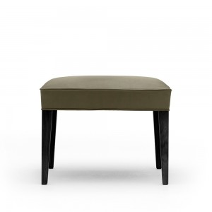 Reposapiés FH420 Heritage cómodo y elegante diseñado por Carl Hansen and Son.