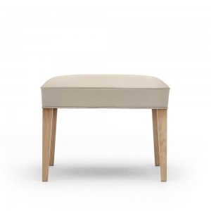 Reposapiés FH420 Heritage cómodo y elegante diseñado por Carl Hansen and Son.