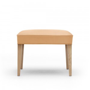 Reposapiés FH420 Heritage cómodo y elegante diseñado por Carl Hansen and Son.