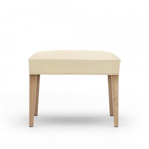 Reposapiés FH420 Heritage cómodo y elegante diseñado por Carl Hansen and Son.