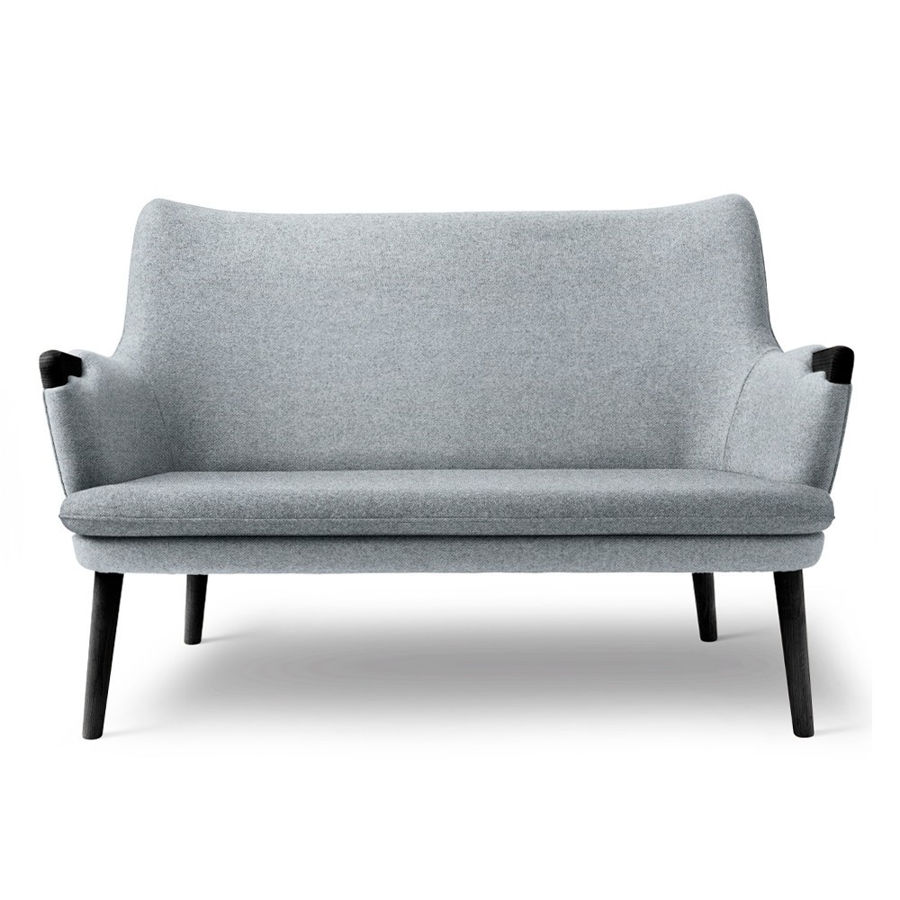 Sofá CH72 de Carl Hansen and Son. Sofás con un diseño atemporal y único.